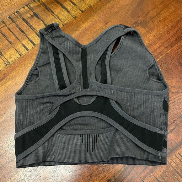 Gymshark Geo Seamless Sports Bra in Black - Picture 2 of 2